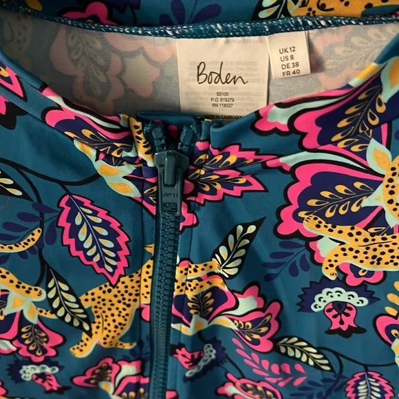 Boden size 8 Rashguard Vibrant Jungle Print Top - Picture 3 of 5